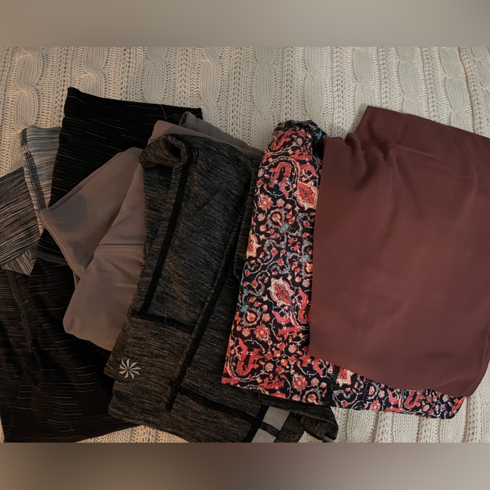 5 pairs of leggings lululemon and Athleta size 4 and XS